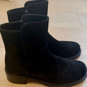 Stuart Weitzman 5050 Bold Zip Bootie